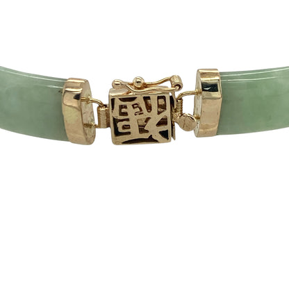 Add timeless elegance and natural beauty to your jewellery collection with this pre-owned 9ct yellow gold jade link bracelet, featuring a striking gemstone design with sophisticated statement appeal—perfect for special occasions, gifting, or refined everyday wear.

Design: The bracelet features a series of beautifully polished curved rectangular jade stones, each measuring approximately 25mm by 8mm.