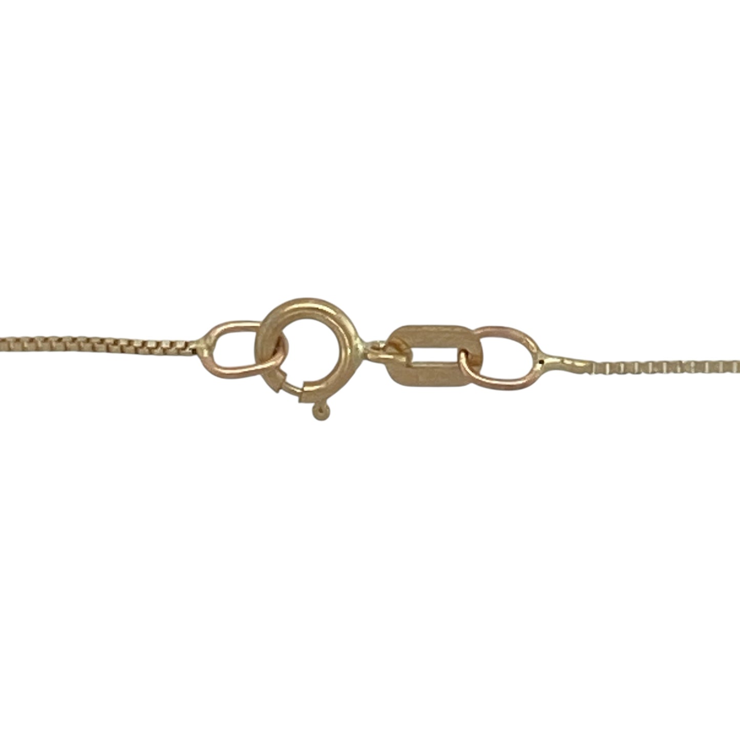 Add timeless elegance and everyday versatility to your jewellery collection with this pre-owned 9ct yellow gold box chain, featuring a sleek and classic design that is perfect for wearing alone, layering, or pairing with a favourite pendant.

Design: The chain features a refined box link pattern measuring approximately 1mm wide, creating a smooth and contemporary appearance. The neatly interconnected square links catch the light beautifully, offering subtle shine and understated sophistication.