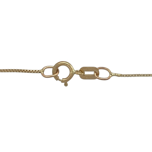 Add timeless elegance and everyday versatility to your jewellery collection with this pre-owned 9ct yellow gold box chain, featuring a sleek and classic design that is perfect for wearing alone, layering, or pairing with a favourite pendant.

Design: The chain features a refined box link pattern measuring approximately 1mm wide, creating a smooth and contemporary appearance. The neatly interconnected square links catch the light beautifully, offering subtle shine and understated sophistication.