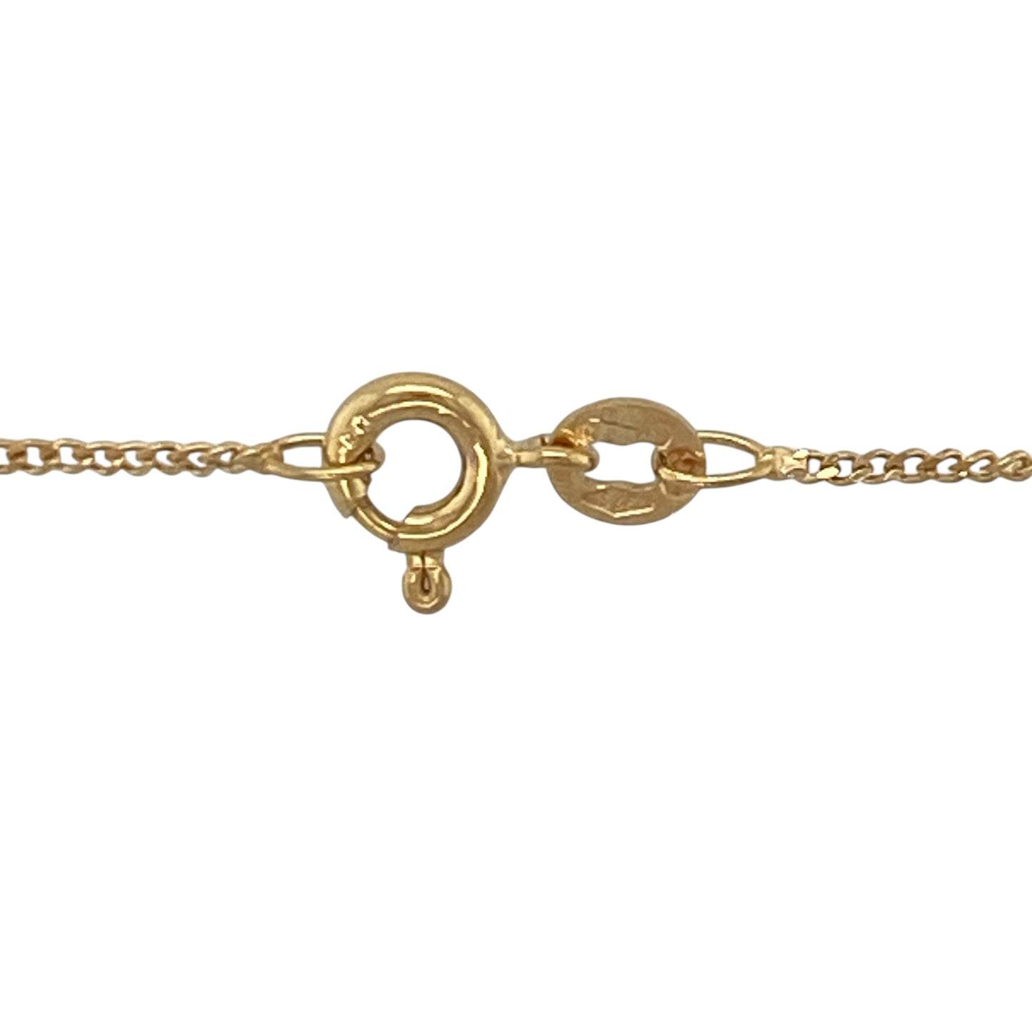 Add timeless simplicity and everyday versatility to your jewellery collection with this pre-owned 9ct yellow gold curb chain, featuring a classic design that is perfect for wearing alone, layering, or pairing with a favourite pendant.

Design: The chain features traditional curb links measuring approximately 1mm wide, creating a delicate and elegant appearance. The classic flat-link design offers subtle shine and timeless styling suitable for any occasion.