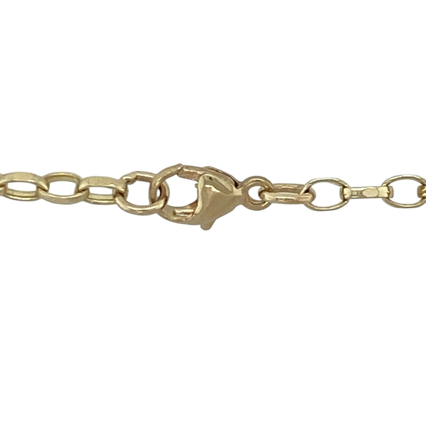 Add timeless style and everyday versatility to your jewellery collection with this pre-owned 9ct yellow gold belcher chain necklace, featuring a classic design with enduring appeal—perfect for wearing alone, layering, or pairing with a favourite pendant.

Design: The chain features traditional belcher links measuring approximately 2.5mm wide, creating a balanced and attractive appearance. The uniform rounded links offer a timeless look that complements both contemporary and classic jewellery styles.