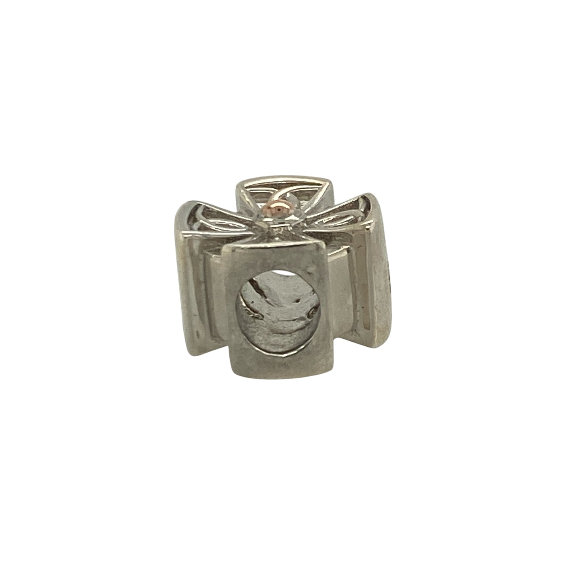 Add a touch of Welsh heritage and timeless symbolism to your jewellery collection with this pre-owned sterling silver and 9ct rose gold Clogau Celtic charm, featuring a beautifully detailed design with meaningful appeal—perfect for collectors, gifting, or personalising a favourite bracelet or necklace.

Design: The charm showcases an intricate Celtic-inspired motif, featuring elegant interwoven detailing that reflects the enduring beauty of traditional Celtic artistry.