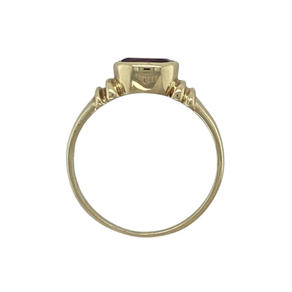 9ct Gold & Amethyst Ring
