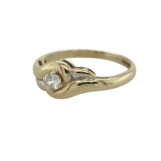 Add timeless sparkle and elegant styling to your jewellery collection with this pre-owned 9ct yellow gold cubic zirconia twist ring, featuring a graceful design with versatile everyday appeal—perfect for gifting, special occasions, or refined daily wear.

Design: The ring showcases an elegant twist design measuring approximately 7mm wide at the front, creating a flowing and eye-catching appearance across the finger.