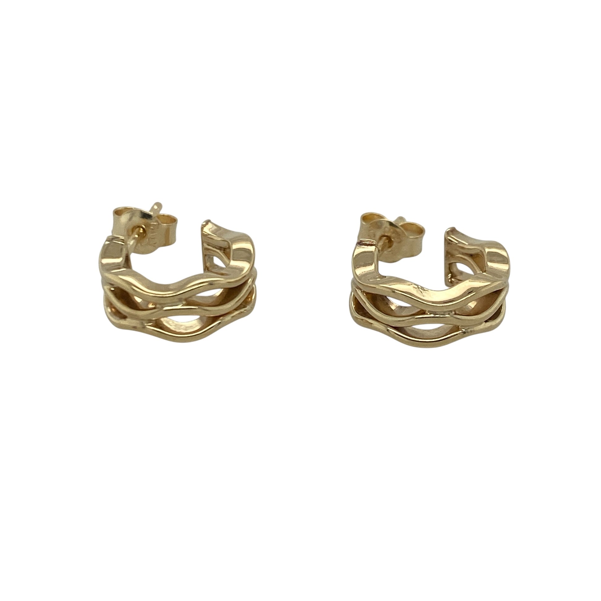 Add timeless style and elegant texture to your jewellery collection with these pre-owned 9ct yellow gold open weave half hoop stud earrings, featuring a distinctive design with versatile everyday appeal—perfect for gifting, daily wear, or complementing any jewellery collection.

Design: The earrings feature an attractive half hoop profile with an intricate open weave pattern, creating a beautiful combination of texture and lightness.