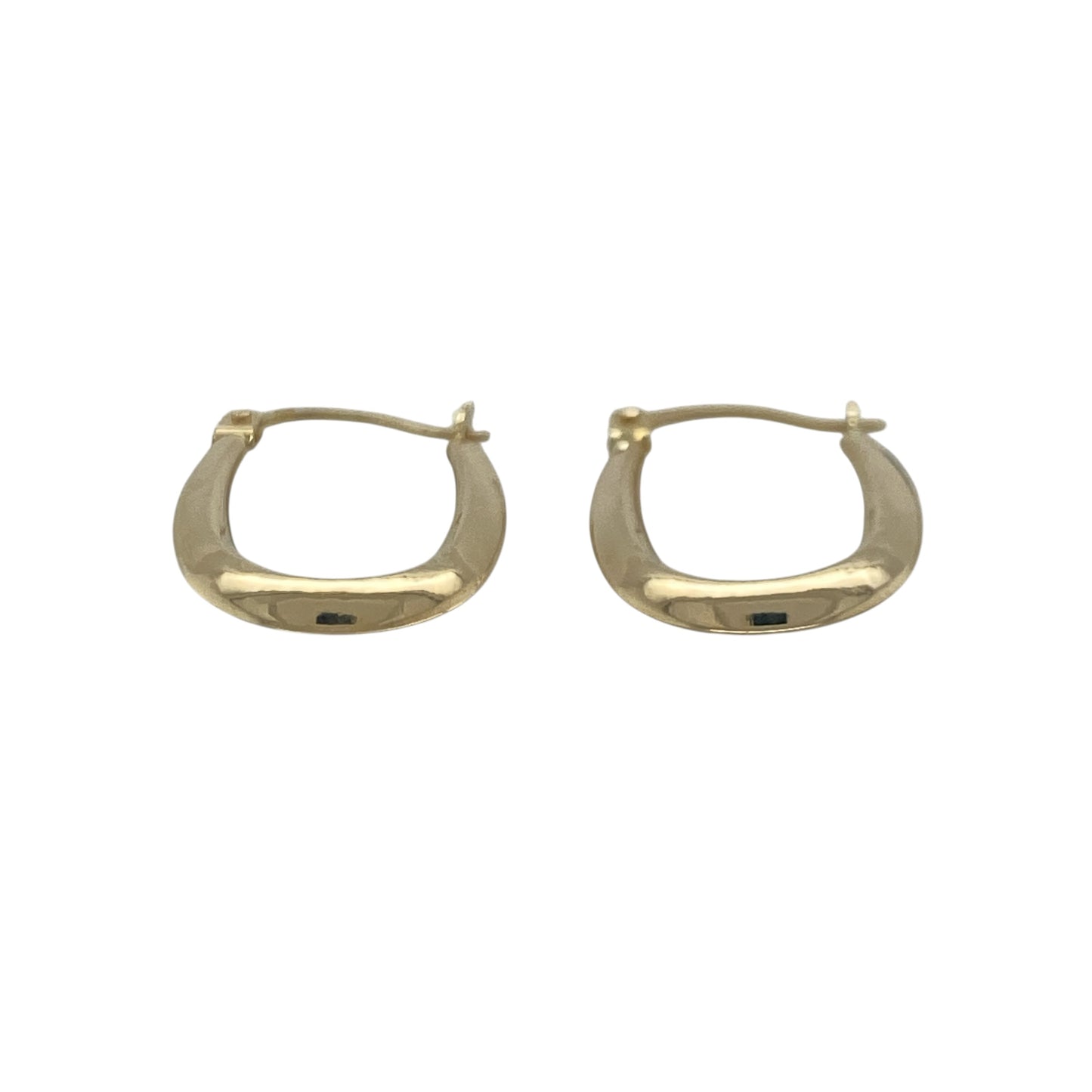Add timeless simplicity and effortless elegance to your jewellery collection with these pre-owned 9ct yellow gold plain oval creole earrings, featuring a classic design with versatile everyday appeal—perfect for gifting, daily wear, or complementing any jewellery collection.

Design: The earrings feature a traditional oval creole shape with a smooth, polished finish, creating a clean and elegant look that never goes out of style.