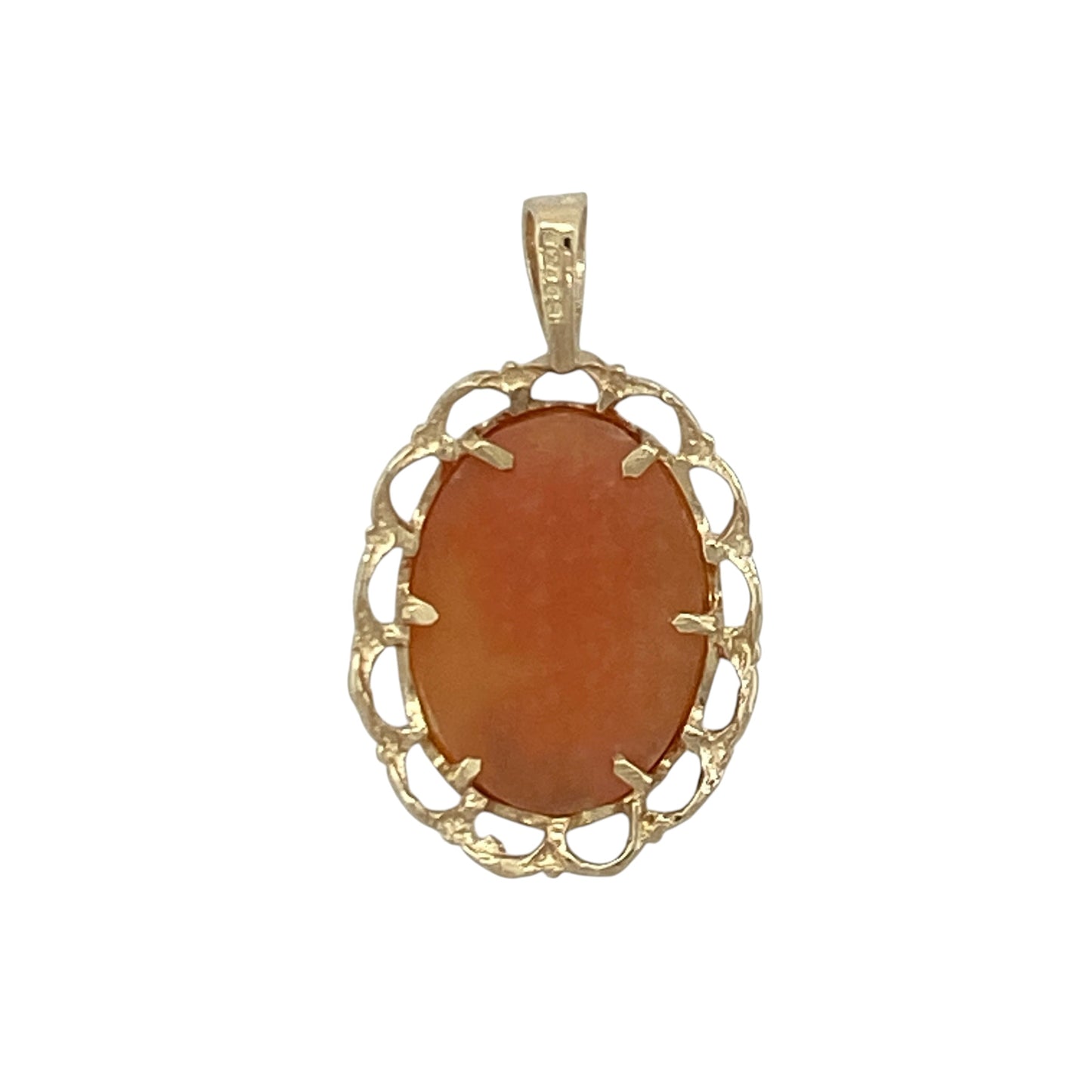 Add a touch of vintage elegance and timeless charm to your jewellery collection with this pre-owned 9ct yellow gold cameo pendant, featuring a classic design with enduring appeal—perfect for collectors, gifting, or lovers of traditional jewellery.

Design: The pendant showcases a beautifully detailed oval cameo measuring approximately 13mm by 10mm, creating a refined focal point with its intricate carved profile.