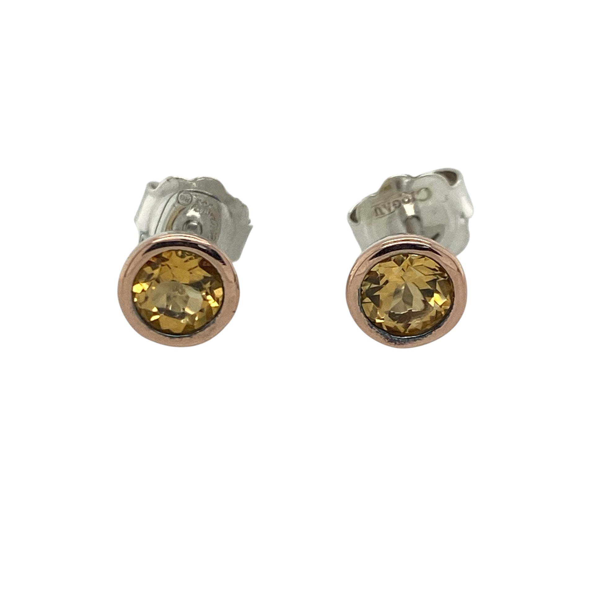 Add a touch of Welsh-inspired elegance and warm gemstone colour to your jewellery collection with these pre-owned sterling silver, 9ct rose gold and citrine Clogau stud earrings, featuring a timeless design with versatile everyday appeal—perfect for gifting, special occasions, or refined daily wear.

Design: The earrings showcase beautiful round citrine gemstones, each measuring approximately 5mm in diameter.