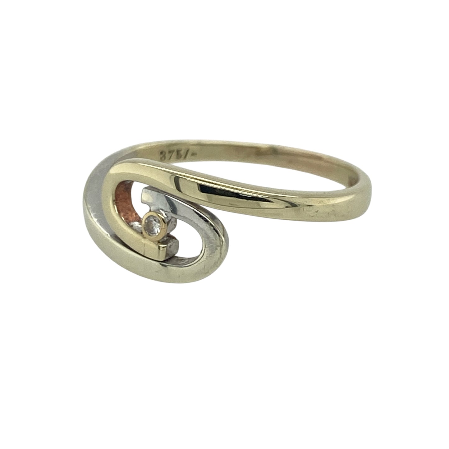 Add contemporary elegance and timeless sparkle to your jewellery collection with this pre-owned 9ct yellow and white gold diamond S-shaped swirl ring, featuring a graceful two-tone design with refined everyday appeal—perfect for special occasions, gifting, or sophisticated daily wear.

Design: The ring showcases an elegant S-shaped swirl design measuring approximately 8mm high at the front, creating a flowing and eye-catching appearance across the finger.