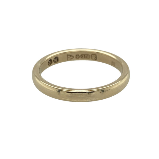 Celebrate timeless commitment with this pre-owned 9ct yellow gold wedding band ring, featuring a classic and elegant design with enduring everyday appeal—perfect as a wedding ring, anniversary band, or a versatile addition to any jewellery collection.

Design: The ring features a traditional polished wedding band profile measuring approximately 2.5mm wide, offering a delicate and refined appearance. Its clean lines and classic styling create an elegant look that remains timeless and effortlessly wearable.