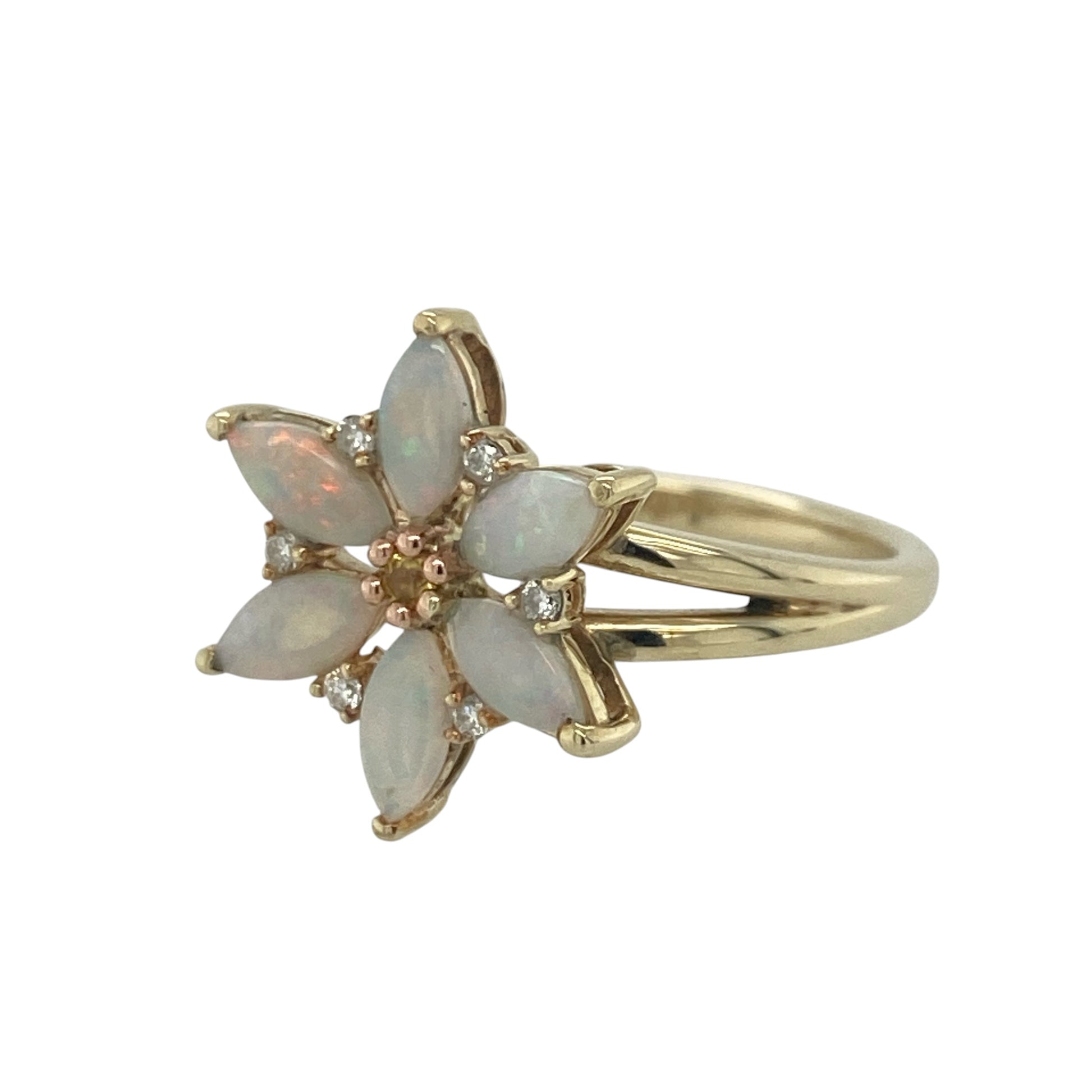 Add a touch of Welsh-inspired elegance and enchanting colour to your jewellery collection with this pre-owned 9ct yellow gold Clogau flower ring, featuring a stunning gemstone design with timeless appeal—perfect for special occasions, gifting, or sophisticated daily wear.

Design: The ring showcases an eye-catching floral design measuring approximately 16mm high at the front.