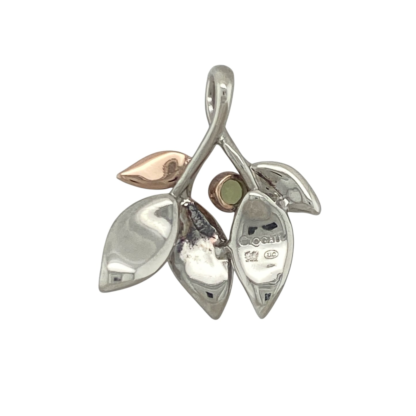 Add a touch of Welsh-inspired elegance and natural beauty to your jewellery collection with this pre-owned sterling silver, 9ct rose gold and peridot Clogau leaf pendant, featuring a graceful botanical design with timeless appeal—perfect for gifting, special occasions, or everyday wear.

Design: The pendant showcases an elegant leaf motif, beautifully crafted with flowing lines and delicate detailing inspired by nature