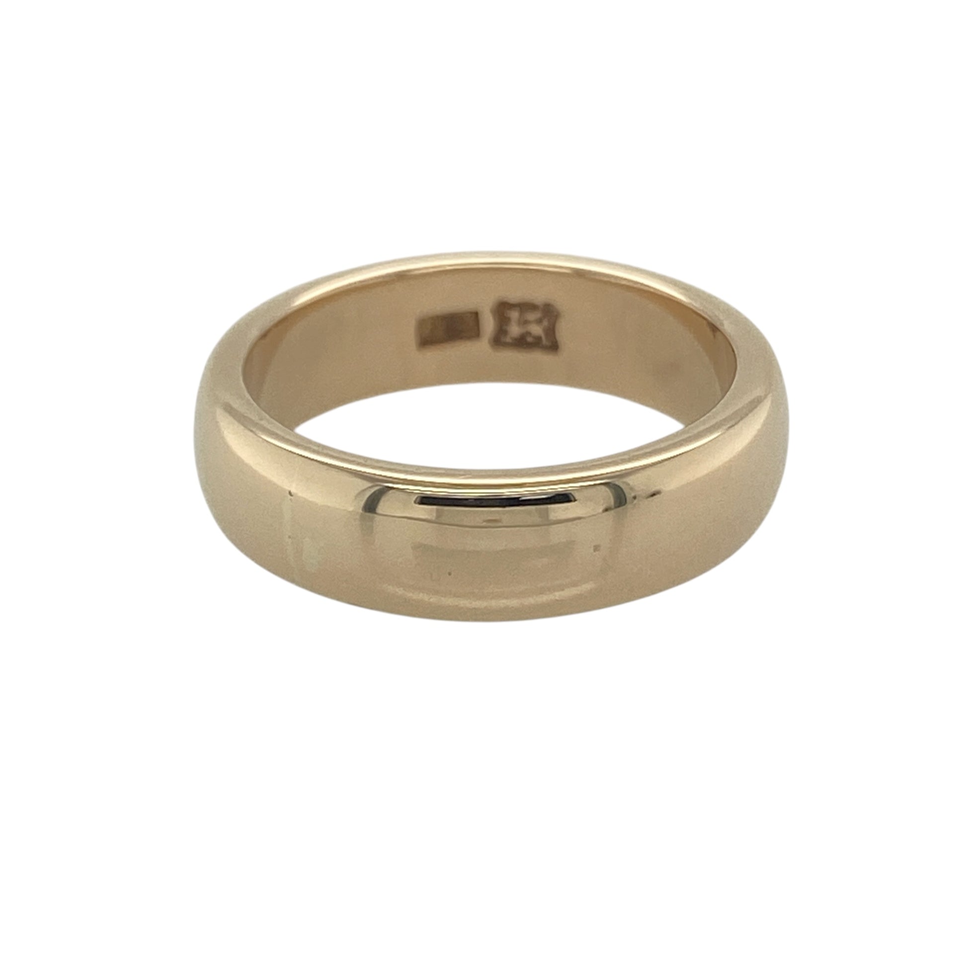 Celebrate timeless style and enduring quality with this pre-owned 9ct Welsh yellow gold wedding band ring. Featuring a classic 5mm profile and substantial weight, this elegant ring is an ideal choice as a wedding band, commitment ring, or a lasting addition to any fine jewellery collection.

Design: The ring features a traditional plain band design with a clean and polished finish, offering a timeless look that remains a popular choice for both men and women.