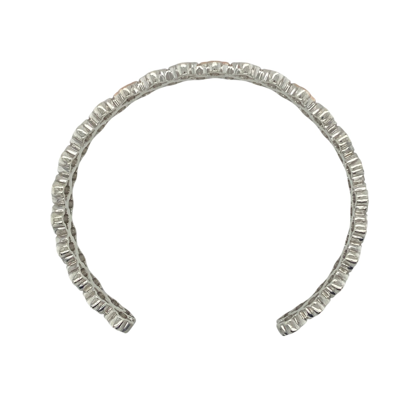 Add a touch of elegance and good fortune to your jewellery collection with this pre-owned Clogau open clover style cuff bangle in sterling silver and 9ct rose gold. Featuring a beautifully detailed openwork clover-inspired design, this eye-catching bangle combines contemporary style with the distinctive Welsh heritage associated with Clogau jewellery.

Design: The bangle showcases an elegant open clover style motif to the front, symbolising luck, prosperity, and positivity.