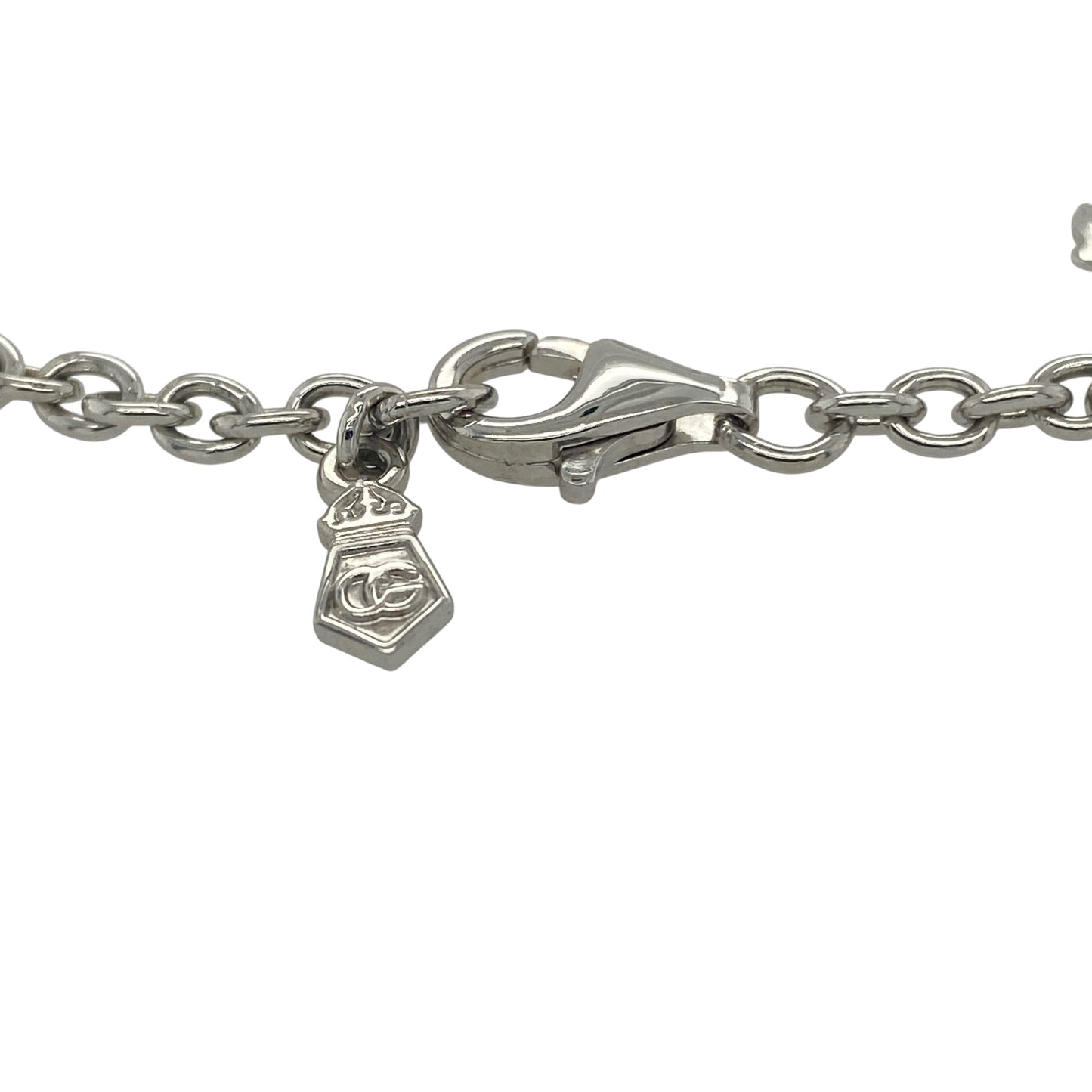 Celebrate nature-inspired beauty and Welsh heritage with this pre-owned Clogau Acorn and Leaf charm bracelet in sterling silver and 9ct rose gold. Featuring elegant acorn and leaf charms, this charming bracelet symbolises growth, strength, and new beginnings, making it a meaningful addition to any jewellery collection.

Design: The bracelet showcases beautifully detailed acorn and leaf charms, inspired by the enduring strength and beauty of nature.