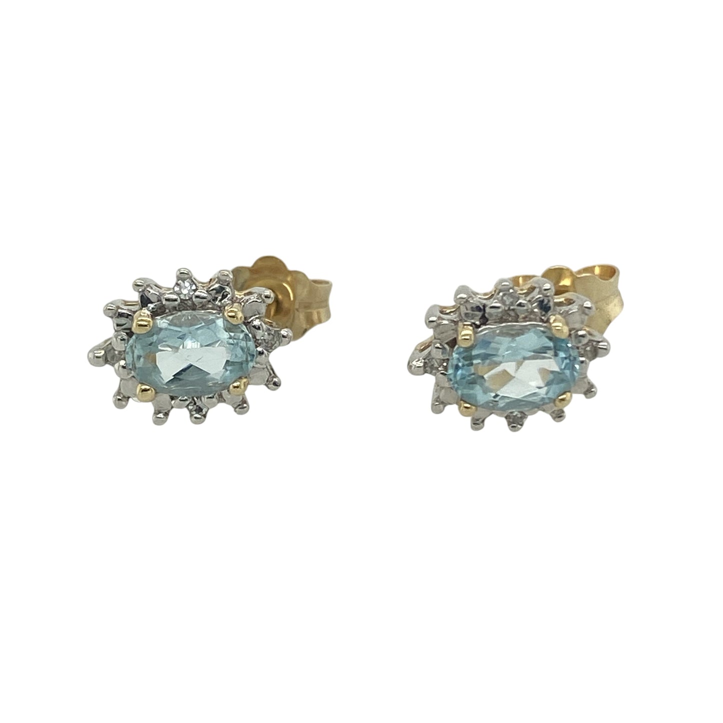 Add a touch of colour and sparkle to your jewellery collection with these pre-owned 9ct yellow gold diamond and aqua cluster stud earrings. Featuring elegant aqua-coloured centre stones surrounded by sparkling diamonds, these timeless earrings are perfect for everyday wear or special occasions.

Design: The earrings showcase oval aqua-coloured stones measuring approximately 6mm by 4mm, each surrounded by a cluster of sparkling diamonds.