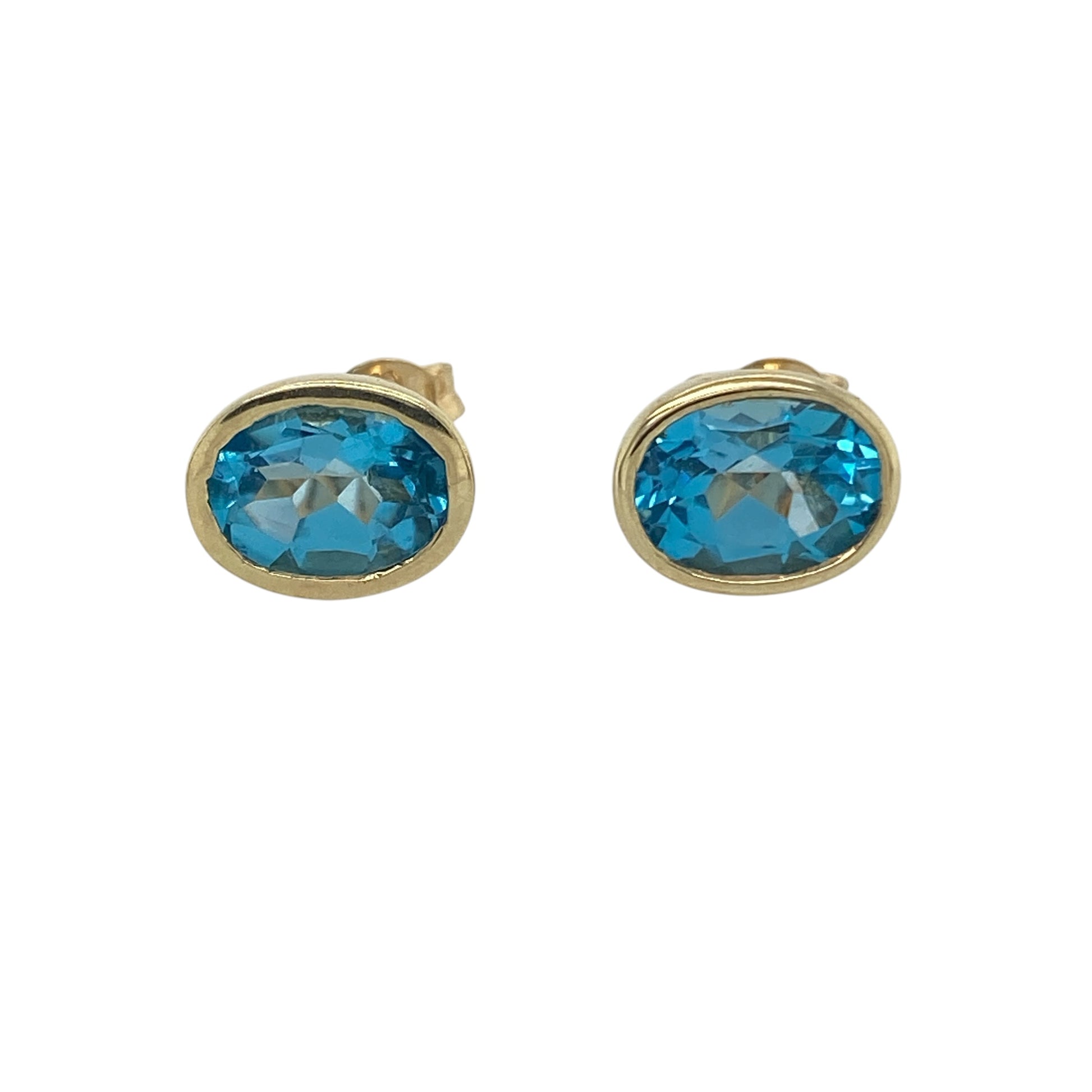 Add a touch of vibrant colour and timeless elegance to your jewellery collection with these pre-owned 9ct yellow gold blue topaz oval stud earrings. Featuring beautifully proportioned blue topaz gemstones, these classic stud earrings are perfect for everyday wear, special occasions, or as a thoughtful gift.

Design: The earrings showcase oval-cut blue topaz stones measuring approximately 8mm by 6mm each, displaying refreshing sky-blue tones that catch the light beautifully.