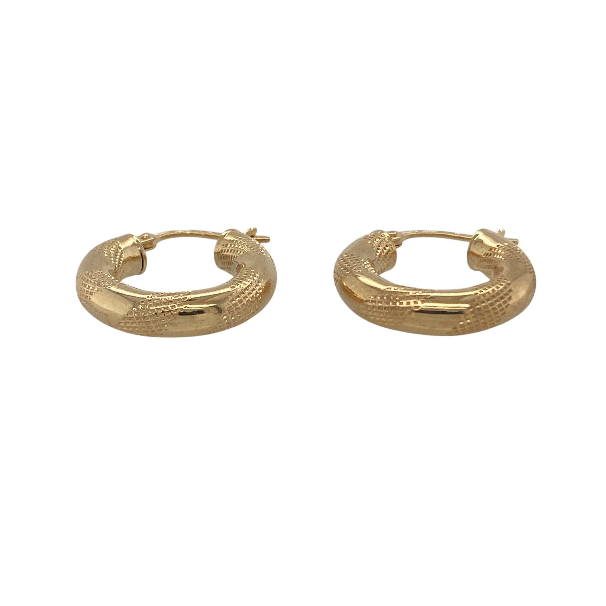 Add a touch of classic elegance to your jewellery collection with these pre-owned 9ct yellow gold small striped pattern hoop creole earrings. Featuring a timeless hoop design enhanced by decorative textured detailing, these versatile earrings are ideal for everyday wear and effortless styling.

Design: The earrings showcase a classic small hoop creole design with an attractive striped pattern finish.