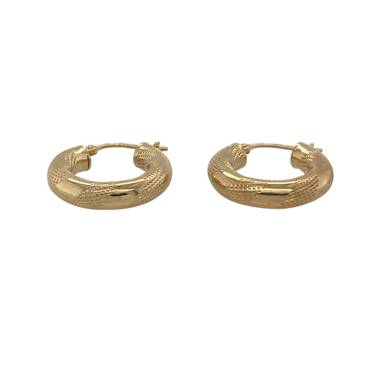 Add a touch of classic elegance to your jewellery collection with these pre-owned 9ct yellow gold small striped pattern hoop creole earrings. Featuring a timeless hoop design enhanced by decorative textured detailing, these versatile earrings are ideal for everyday wear and effortless styling.

Design: The earrings showcase a classic small hoop creole design with an attractive striped pattern finish.