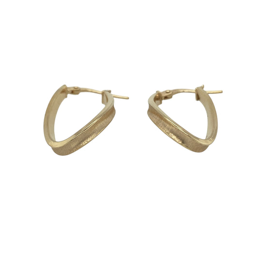 Add elegant movement and timeless style to your jewellery collection with these pre-owned 9ct yellow gold twist long oval creole earrings. Featuring a graceful elongated oval shape with attractive twist detailing, these earrings offer a sophisticated look that is perfect for both everyday wear and special occasions.

Design: The earrings showcase a long oval creole silhouette enhanced by a stylish twisted design.