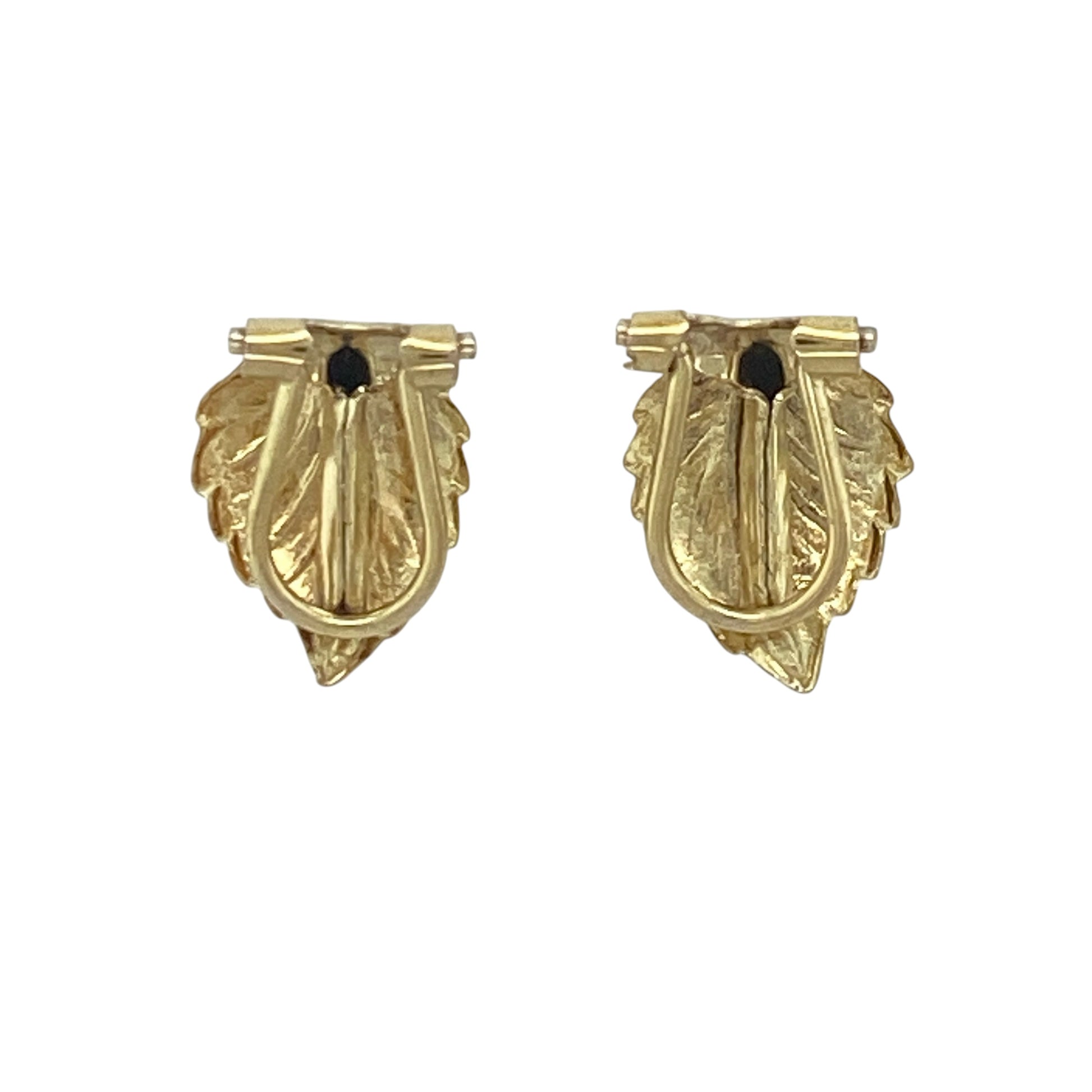 Add a touch of nature-inspired elegance to your jewellery collection with these pre-owned 9ct yellow gold leaf clip-on earrings. Featuring a delicate leaf design and comfortable clip-on fittings, these charming earrings offer timeless style without the need for pierced ears.

Design: The earrings showcase an attractive leaf motif, inspired by the natural beauty of foliage.