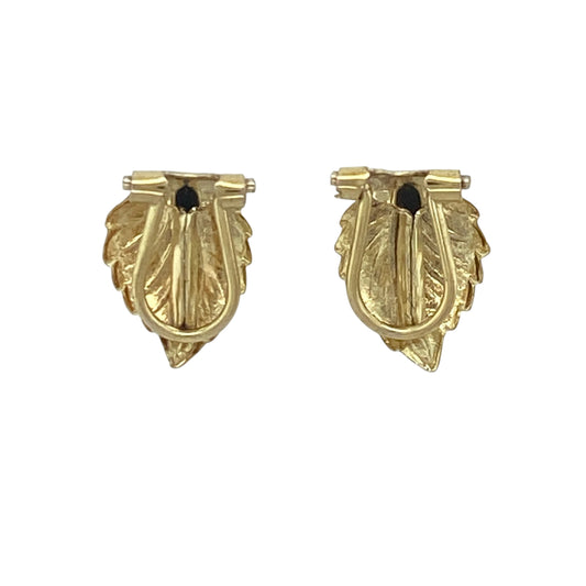 Add a touch of nature-inspired elegance to your jewellery collection with these pre-owned 9ct yellow gold leaf clip-on earrings. Featuring a delicate leaf design and comfortable clip-on fittings, these charming earrings offer timeless style without the need for pierced ears.

Design: The earrings showcase an attractive leaf motif, inspired by the natural beauty of foliage.