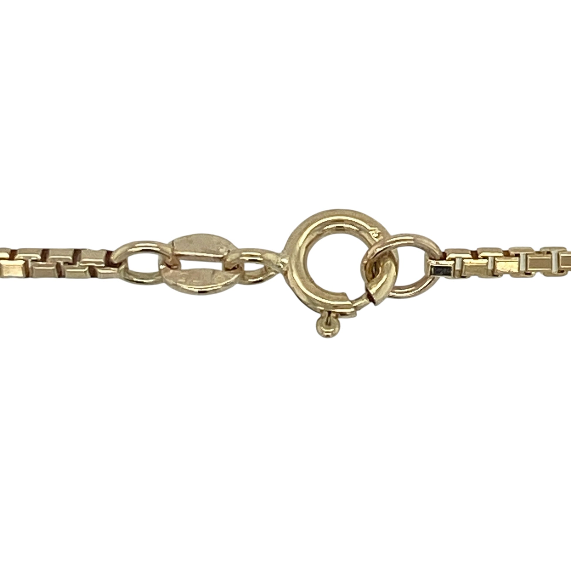 Add timeless sophistication to your jewellery collection with this pre-owned 9ct yellow gold box chain necklace. Featuring a substantial weight, classic box-link construction, and versatile 20-inch length, this elegant chain is ideal for both standalone wear and pairing with a favourite pendant.

Design: The necklace showcases a traditional box chain design, formed from precisely interconnected square links that create a sleek, structured appearance.