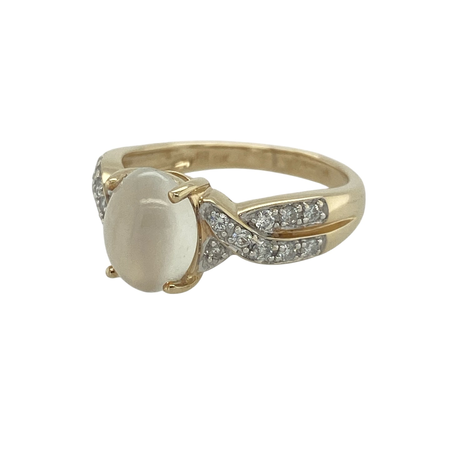 Add an ethereal touch of elegance to your jewellery collection with this pre-owned 9ct yellow gold diamond and moonstone ring. Featuring a captivating oval moonstone framed by graceful twist shoulders and sparkling diamond accents, this beautiful ring combines timeless sophistication with enchanting natural beauty.

Design: The ring showcases a stunning oval moonstone measuring approximately 9mm by 7mm.