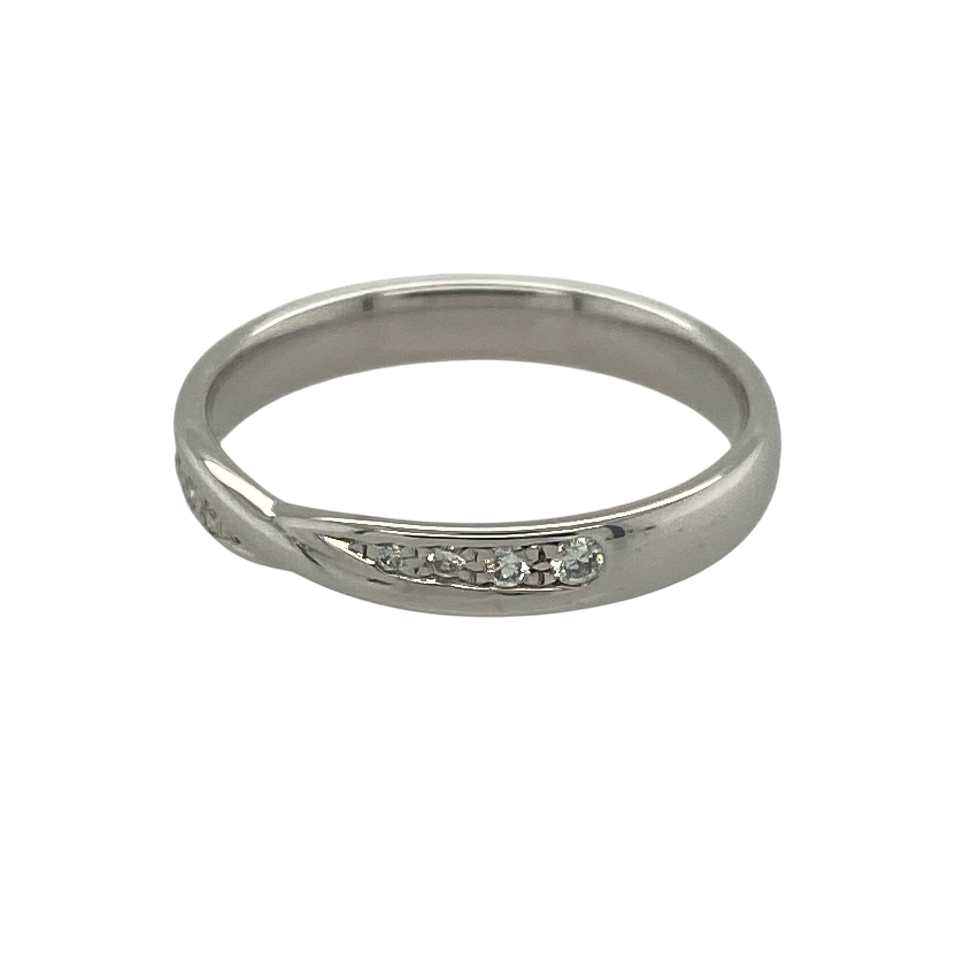 Add contemporary elegance to your jewellery collection with this pre-owned 9ct white gold diamond crossover band ring. Featuring a stylish crossover design accented with sparkling diamonds, this sophisticated ring offers a modern twist on a timeless classic.

Design: The ring showcases an elegant crossover band design, with flowing lines that create a graceful and eye-catching appearance.