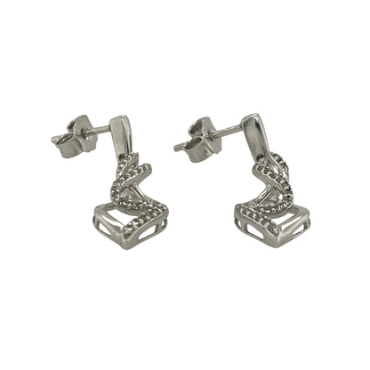 Add graceful movement and elegant sparkle to your jewellery collection with these pre-owned 9ct white gold diamond twist drop earrings. Featuring a contemporary twist design accented with diamonds, these sophisticated earrings offer timeless style suitable for both everyday wear and special occasions.

Design: The earrings showcase an elegant twist drop design, creating a flowing and contemporary silhouette.