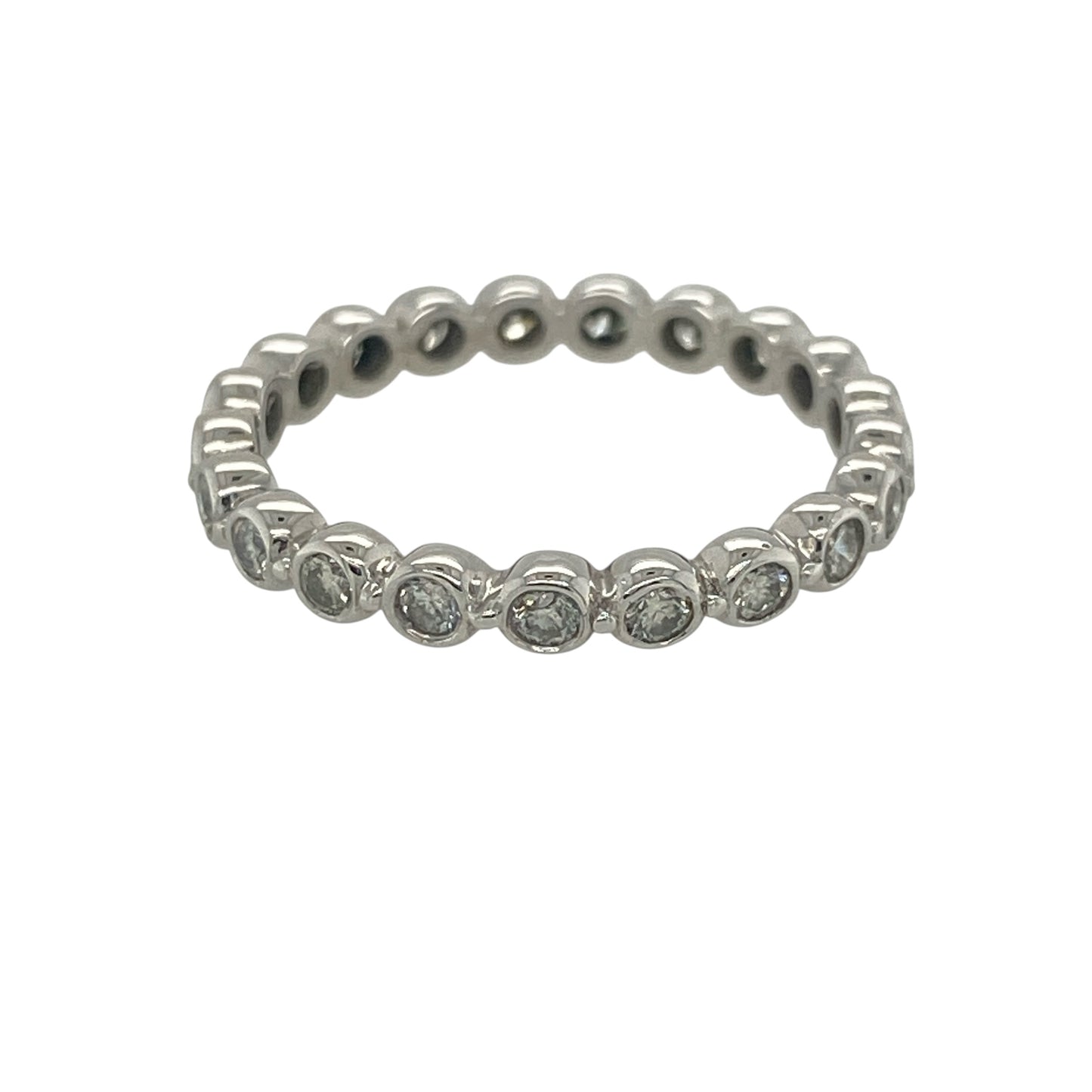 Add contemporary elegance and subtle sparkle to your jewellery collection with this pre-owned 9ct white gold diamond bubble band ring. Featuring a distinctive bubble-style design accented with diamonds, this stylish ring offers a modern take on a classic diamond band.

Design: The ring showcases an attractive bubble band design, with softly rounded settings creating a flowing and contemporary appearance.
