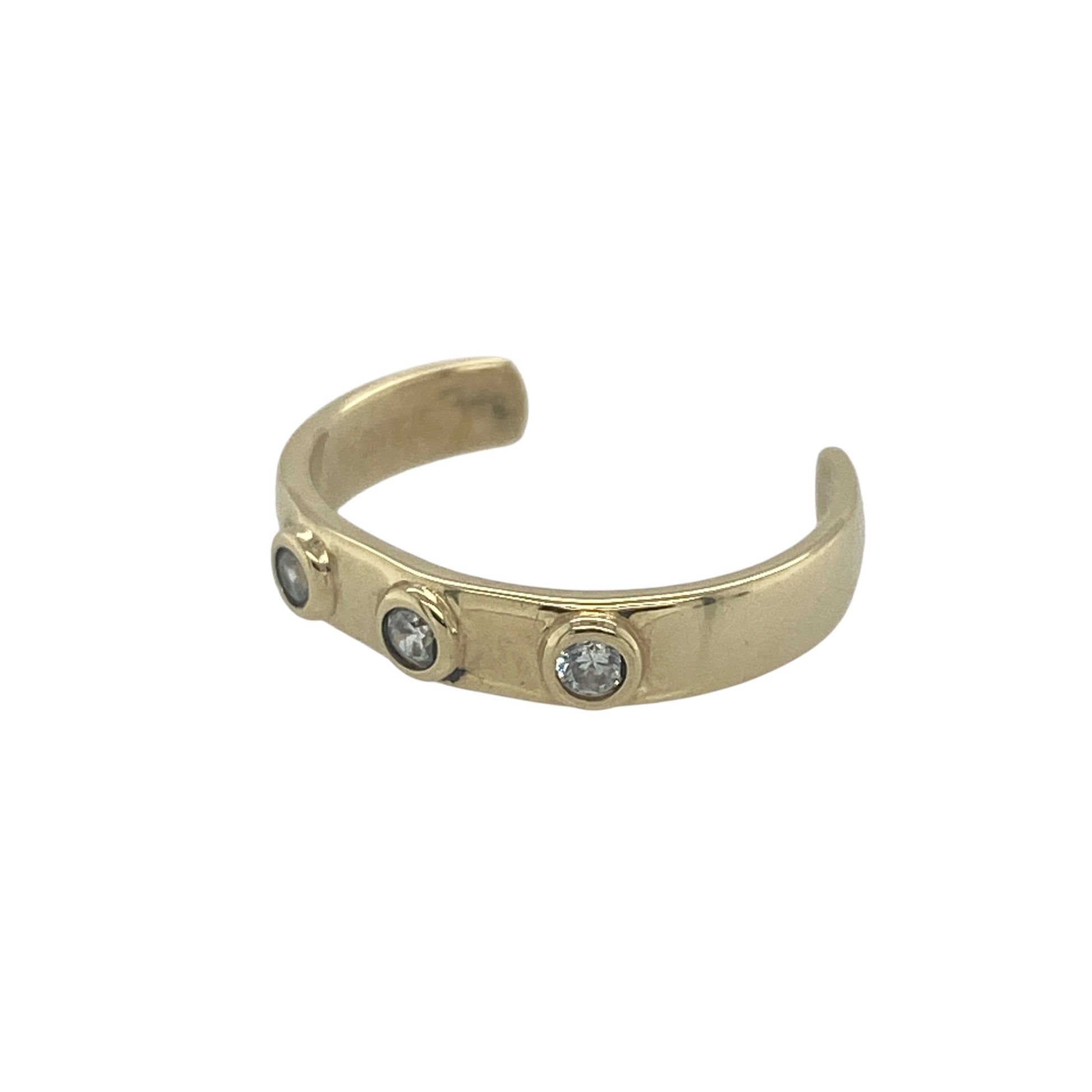 Add a touch of sparkle to your summer jewellery collection with this pre-owned 9ct yellow gold cubic zirconia trilogy toe ring. Delicate yet eye-catching, this charming piece combines classic styling with elegant brilliance.

Design: The toe ring features a timeless trilogy design, showcasing three sparkling cubic zirconia stones arranged across the front. The three-stone setting creates a balanced and elegant appearance while adding a subtle touch of glamour.