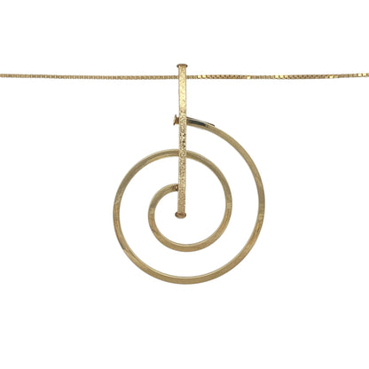 Elegant and eye-catching, this pre-owned 9ct yellow gold swirl pendant necklace showcases a graceful flowing design that combines contemporary styling with timeless appeal. Suspended from a classic box chain, this beautiful piece is perfect for adding sophistication to any outfit.

Design: The pendant features an elegant swirl motif with flowing curves that create a sense of movement and refinement.