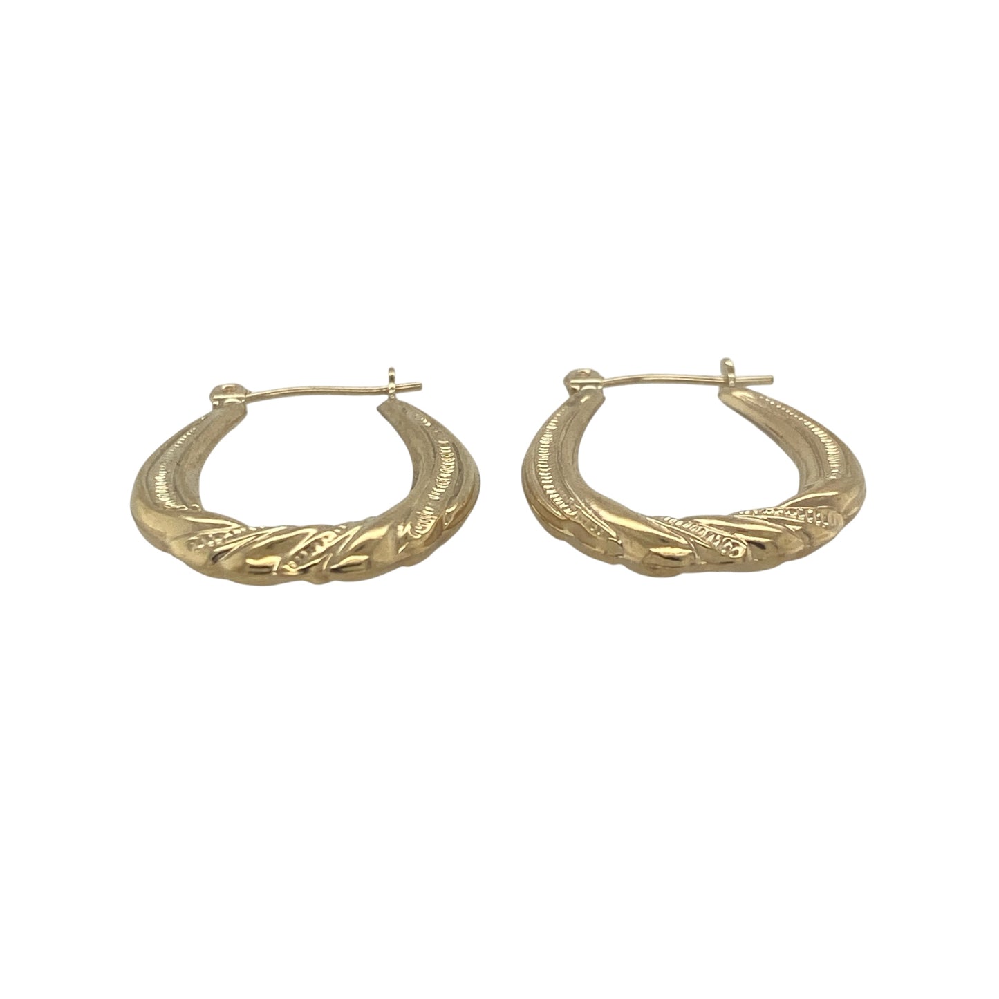 Add timeless style to your jewellery collection with these pre-owned 9ct yellow gold patterned twist oval creole earrings. Featuring elegant twisted detailing and a classic oval profile, these lightweight earrings offer versatile wear and enduring appeal.

Design: The earrings showcase a traditional oval creole shape enhanced by an attractive twisted design.