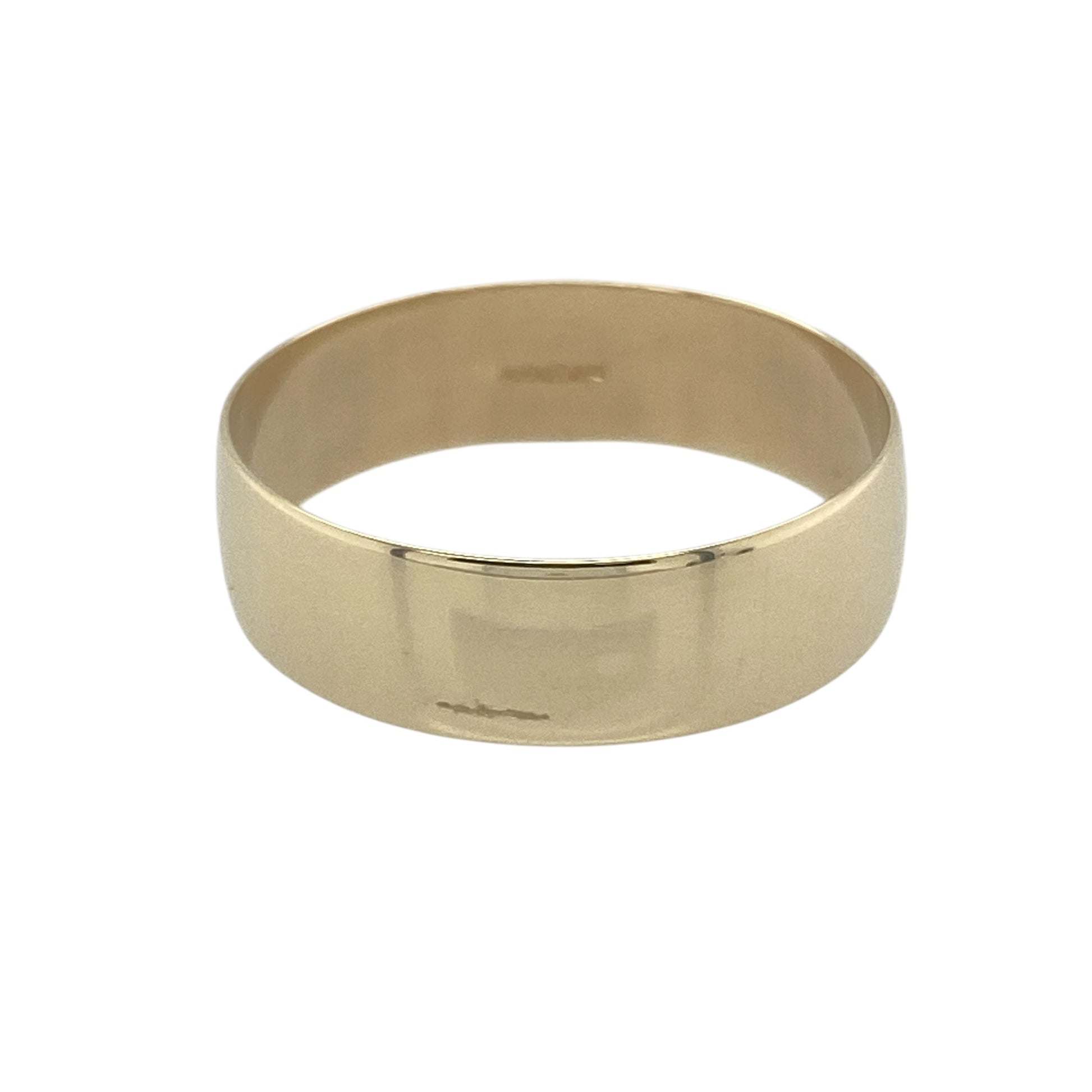 Bold, classic, and timeless, this pre-owned 9ct yellow gold flat wedding band ring is a traditional symbol of love and commitment. Featuring a wider profile and sleek flat design, this ring offers a contemporary take on a classic wedding band style.

Design: The ring features a clean flat-profile band measuring approximately 6mm in width. Its smooth, understated design creates a smart and sophisticated appearance, making it an ideal choice for those who prefer a broader, more contemporary wedding band.
