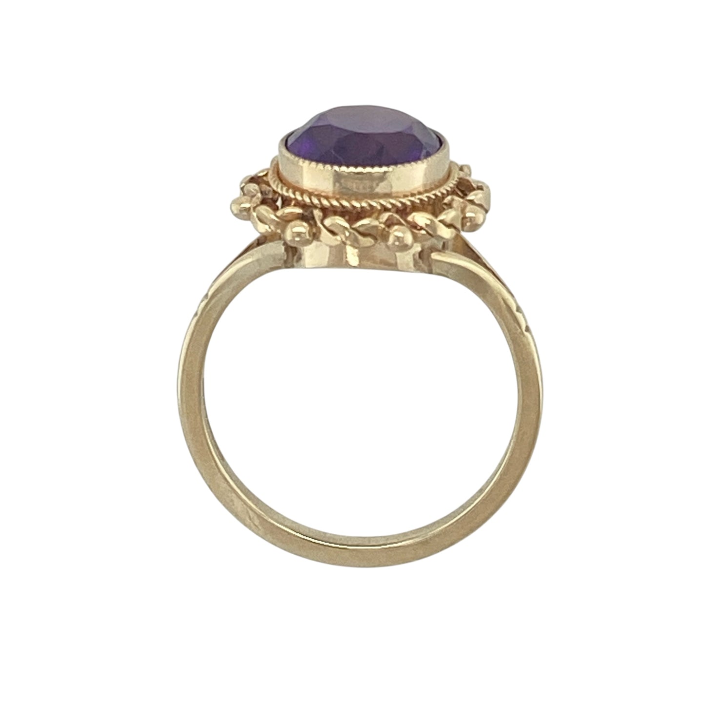 9ct Gold & Amethyst Ring