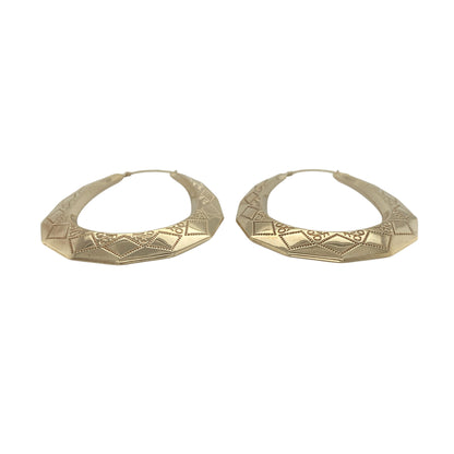 Classic with a decorative twist, these pre-owned 9ct yellow gold patterned large creole earrings are a timeless accessory that effortlessly combines elegant styling with everyday versatility. Their eye-catching textured finish adds extra sparkle and character to a traditional hoop design.

Design: The earrings feature a classic large creole hoop design enhanced with an attractive patterned finish.