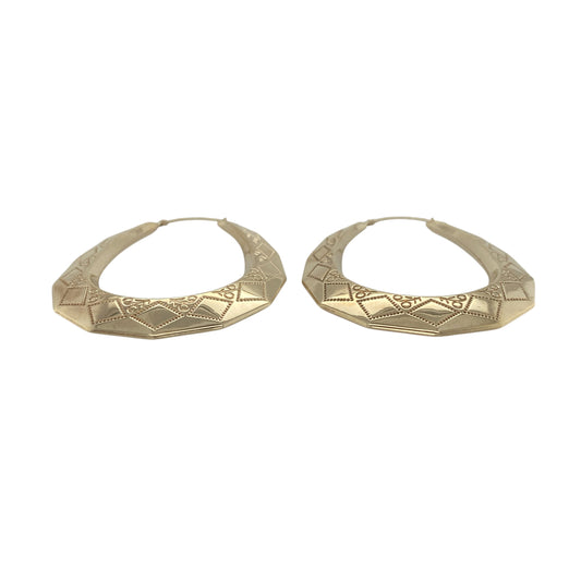Classic with a decorative twist, these pre-owned 9ct yellow gold patterned large creole earrings are a timeless accessory that effortlessly combines elegant styling with everyday versatility. Their eye-catching textured finish adds extra sparkle and character to a traditional hoop design.

Design: The earrings feature a classic large creole hoop design enhanced with an attractive patterned finish.