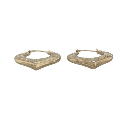 Delicate and stylish, these pre-owned 9ct yellow and white gold patterned heart creole earrings beautifully combine two-tone gold with a romantic heart-shaped design. Their elegant detailing and lightweight feel make them a charming addition to any jewellery collection.

Design: The earrings feature a graceful heart-shaped creole design enhanced with an attractive patterned finish.