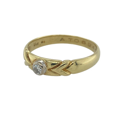 Elegant and timeless, this pre-owned 18ct yellow gold diamond solitaire ring beautifully showcases the enduring beauty of a brilliant cut diamond, enhanced by attractive shoulder detailing for added character and sophistication. A classic design with subtle decorative touches, it is perfect for marking life's most special moments.

Design: The ring features a traditional solitaire setting that places full emphasis on the centre brilliant cut diamond.