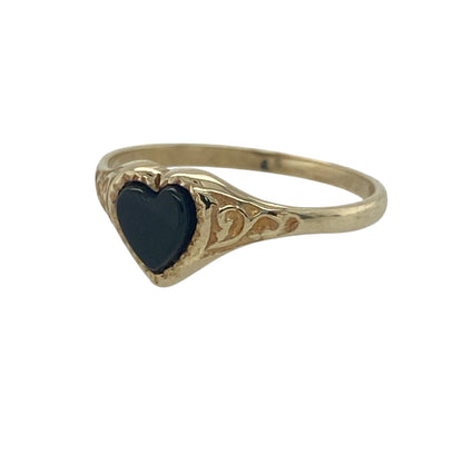 Delicate and full of vintage charm, this pre-owned 9ct yellow gold onyx heart signet ring beautifully combines the timeless appeal of a heart-shaped signet with the striking contrast of polished black onyx. Patterned shoulders add an extra decorative touch, creating a distinctive and elegant design.

Design: The ring features a heart-shaped onyx centre measuring approximately 5mm, creating a classic and eye-catching focal point.