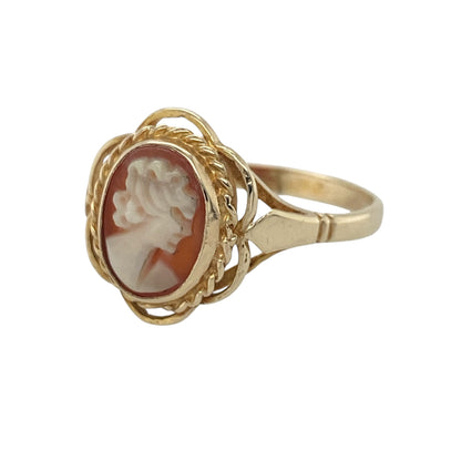 Timeless and elegant, this pre-owned 9ct yellow gold cameo oval ring showcases the enduring beauty of a traditional cameo within an ornate rope-style setting. With its vintage-inspired design and classic craftsmanship, it is a charming addition to any jewellery collection.

Design: The ring features a beautifully carved oval cameo measuring approximately 10mm by 7mm. The cameo is framed by an intricate rope-style surround, adding depth and decorative detail that enhances its vintage appeal.