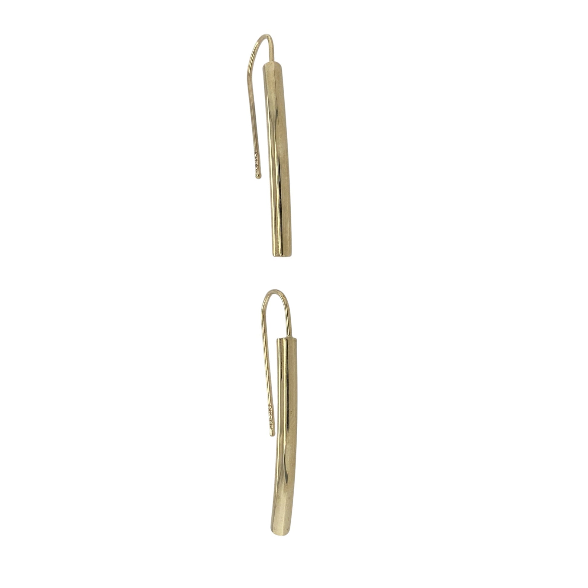 Modern and elegant, these pre-owned 9ct yellow gold curved bar drop earrings offer a contemporary take on classic gold jewellery. Their sleek curved design creates graceful movement and understated sophistication, making them an ideal accessory for both everyday wear and special occasions.

Design: The earrings feature slender curved bar drops with a smooth, flowing silhouette that creates a stylish and contemporary look.