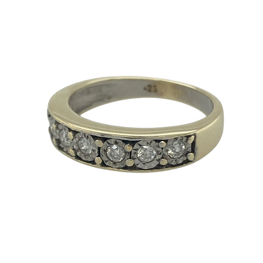 Elegant and timeless, this pre-owned 9ct yellow gold diamond band ring showcases a row of sparkling illusion-set diamonds, offering the appearance of larger stones with exceptional brilliance. With its substantial band and classic styling, it is a beautiful choice for everyday wear, an anniversary gift, or a meaningful addition to any jewellery collection.

Design: The ring features a classic diamond band design with seven illusion-set diamonds across the front.