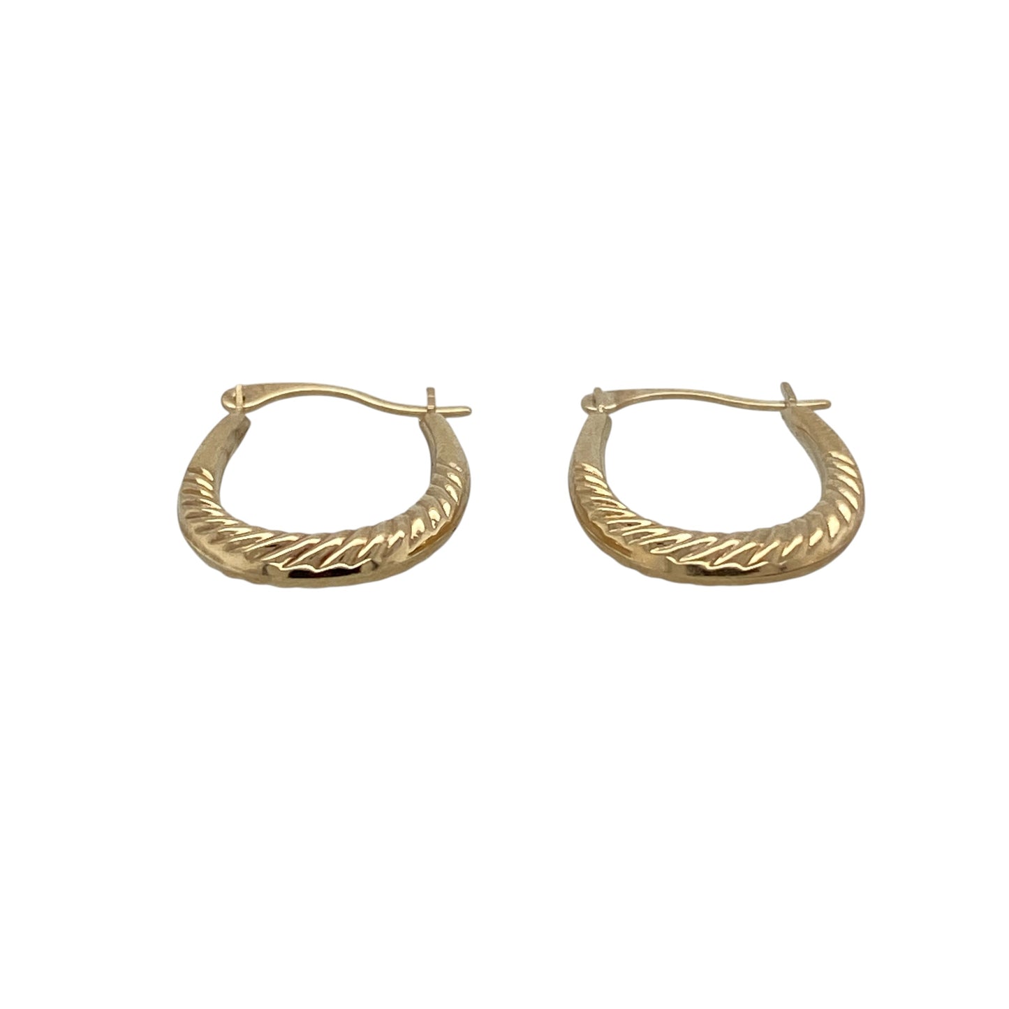 Add elegant simplicity to your jewellery collection with these pre-owned 9ct yellow gold twisted oval Creole earrings, featuring a graceful oval shape with a stylish twisted finish that complements both everyday and occasion wear.

Design: The earrings feature a classic oval Creole hoop design enhanced by a delicate twisted pattern, creating extra texture and a subtle light-catching effect for a refined, contemporary look.