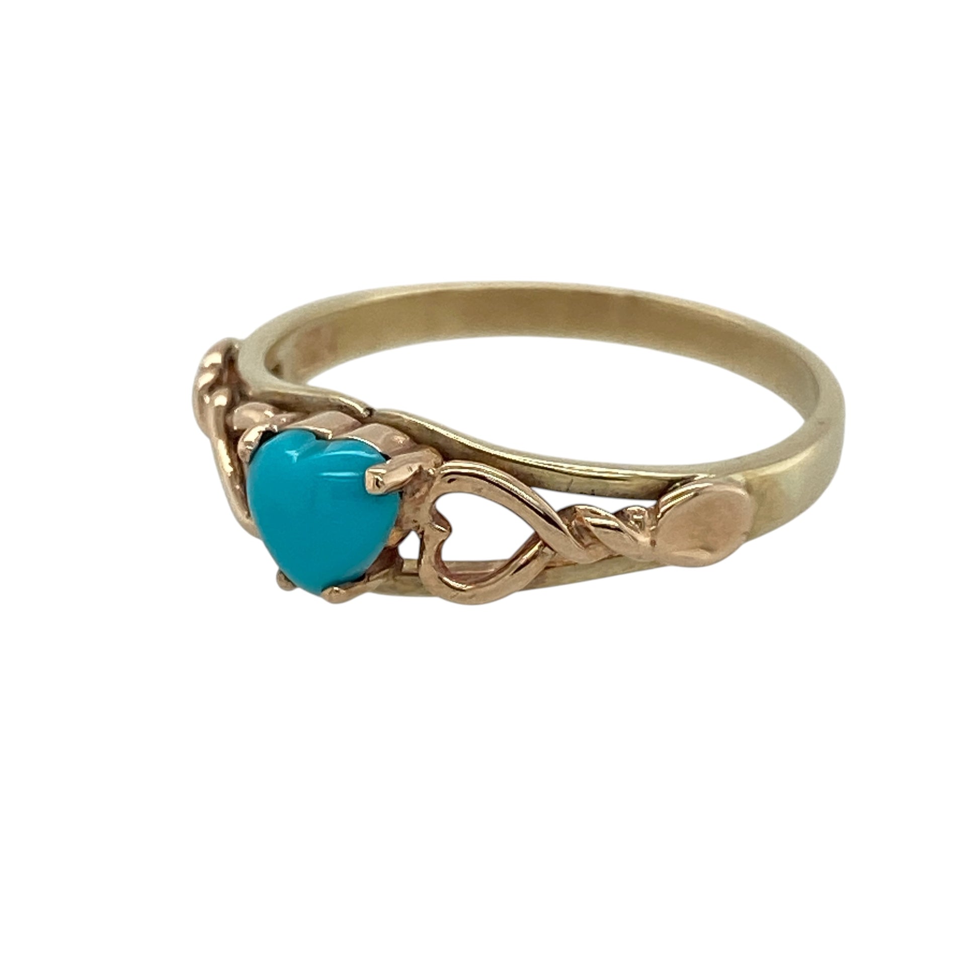 Celebrate Welsh heritage and timeless romance with this pre-owned 9ct yellow and rose gold Clogau heart Lovespoon ring, featuring a vibrant turquoise heart and the iconic Lovespoon design that symbolises love, loyalty and good fortune.

Design: The ring showcases a beautiful 5mm heart-shaped turquoise at its centre, with traditional Lovespoon motifs adorning each shoulder.