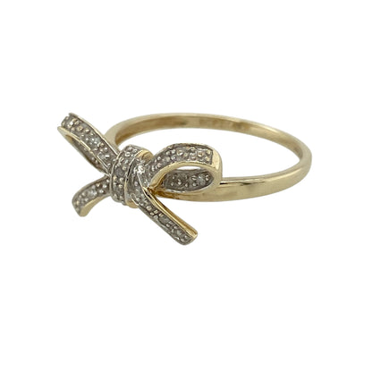 Add graceful sparkle to your jewellery collection with this pre-owned 9ct yellow gold diamond bow ring, featuring a charming bow design accented with sparkling diamonds—perfect for everyday elegance or as a meaningful gift.

Design: The ring showcases an elegant bow motif measuring approximately 10mm high, creating a feminine and timeless focal point. Sparkling diamond accents enhance the design, adding a touch of brilliance while complementing the delicate styling.