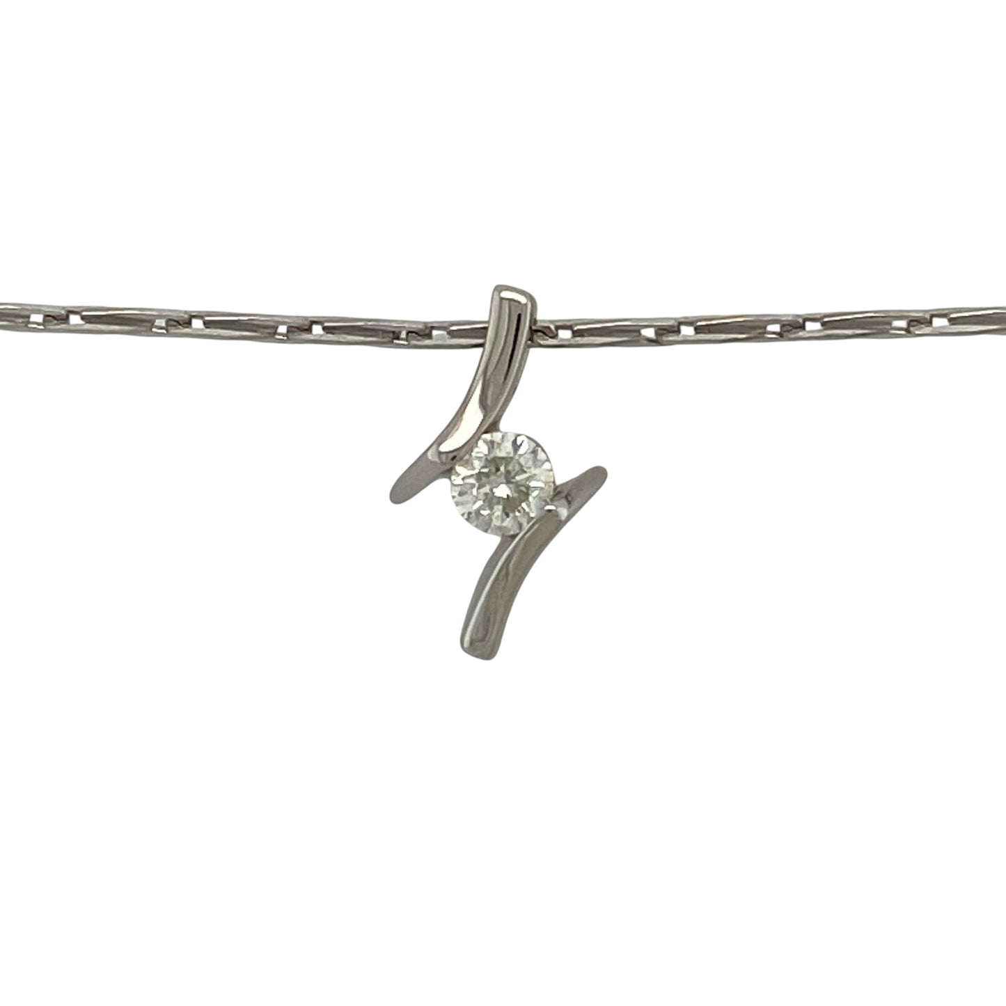 Add timeless sophistication to your jewellery collection with this pre-owned 18ct white gold diamond pendant necklace, featuring a sparkling brilliant-cut diamond suspended from an elegant 18-inch fancy link chain—perfect for everyday luxury or special occasions.

Design: The necklace features a refined pendant measuring approximately 1.5cm long, showcasing a single brilliant-cut diamond of approximately 0.25ct.