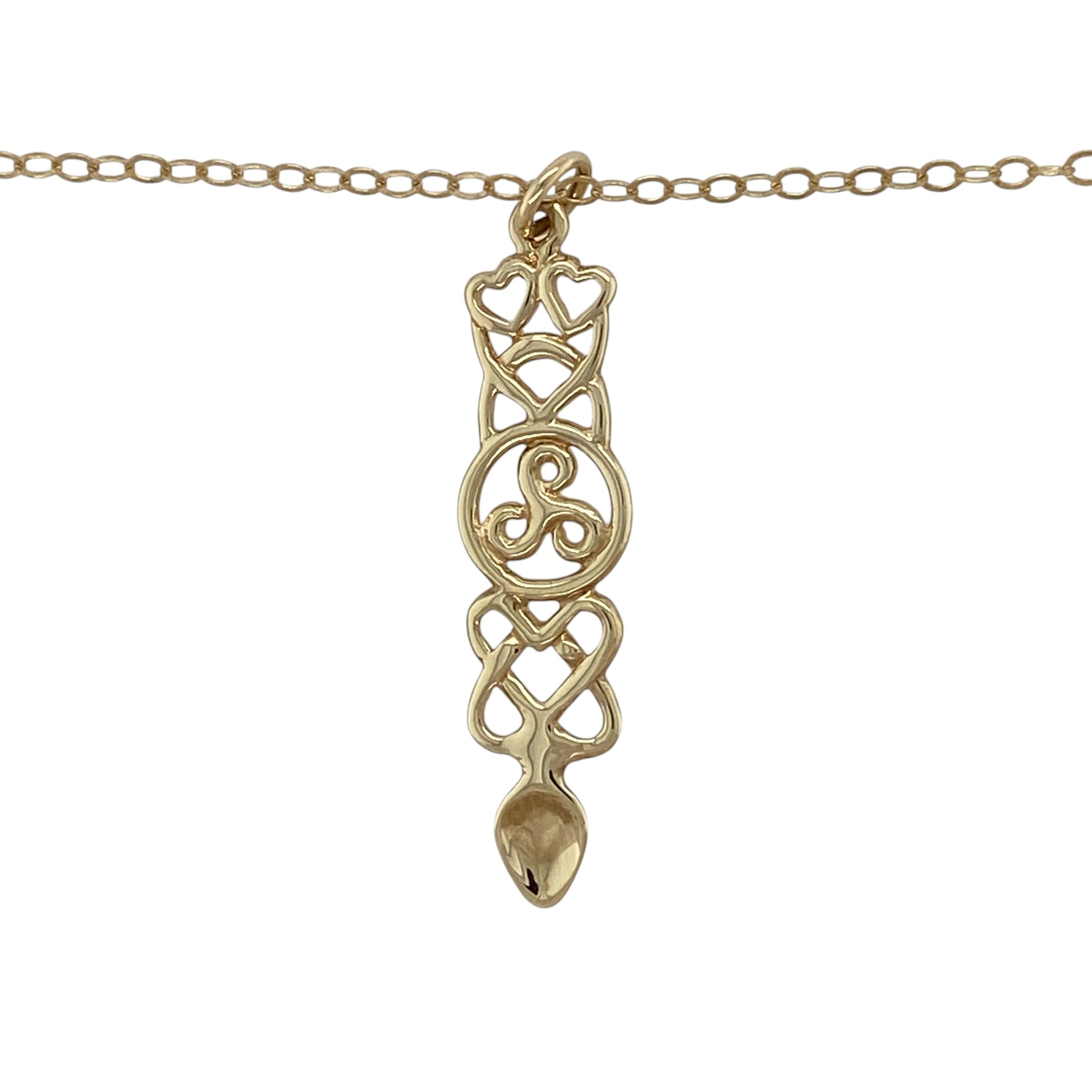 Celebrate Welsh heritage and timeless tradition with this pre-owned 9ct yellow gold Celtic lovespoon pendant necklace, featuring an intricately detailed lovespoon design suspended from a classic 18-inch belcher chain.

Design: The necklace features a beautifully detailed Celtic lovespoon pendant measuring approximately 3.9cm long including the bail. Rich in traditional symbolism, the elegant design incorporates classic Celtic styling, creating a meaningful and eye-catching piece.