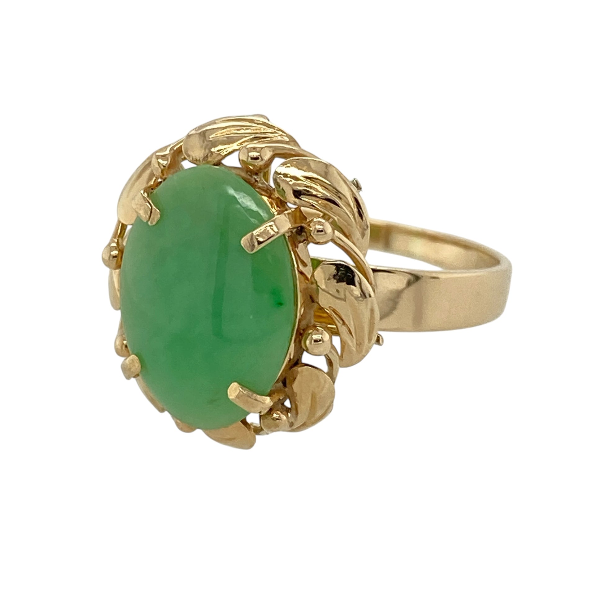 Add timeless elegance to your jewellery collection with this pre-owned 14ct yellow gold jade ring, featuring a beautiful oval jade gemstone framed by an intricate twisted surround—perfect for everyday wear or special occasions.

Design: The ring showcases a striking oval jade gemstone measuring approximately 13mm by 9mm, beautifully framed by a decorative fancy twisted surround that enhances the natural beauty of the stone. The classic design offers a sophisticated look with vintage-inspired charm.